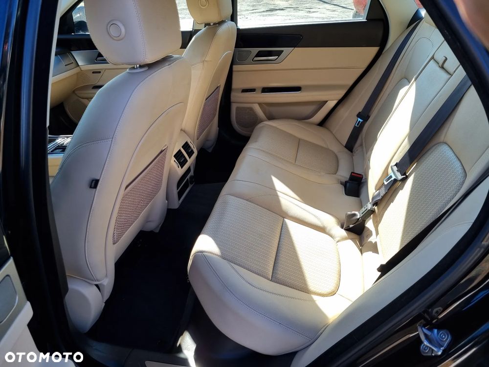 Jaguar XF 3.0 TDV6 Prestige - 26