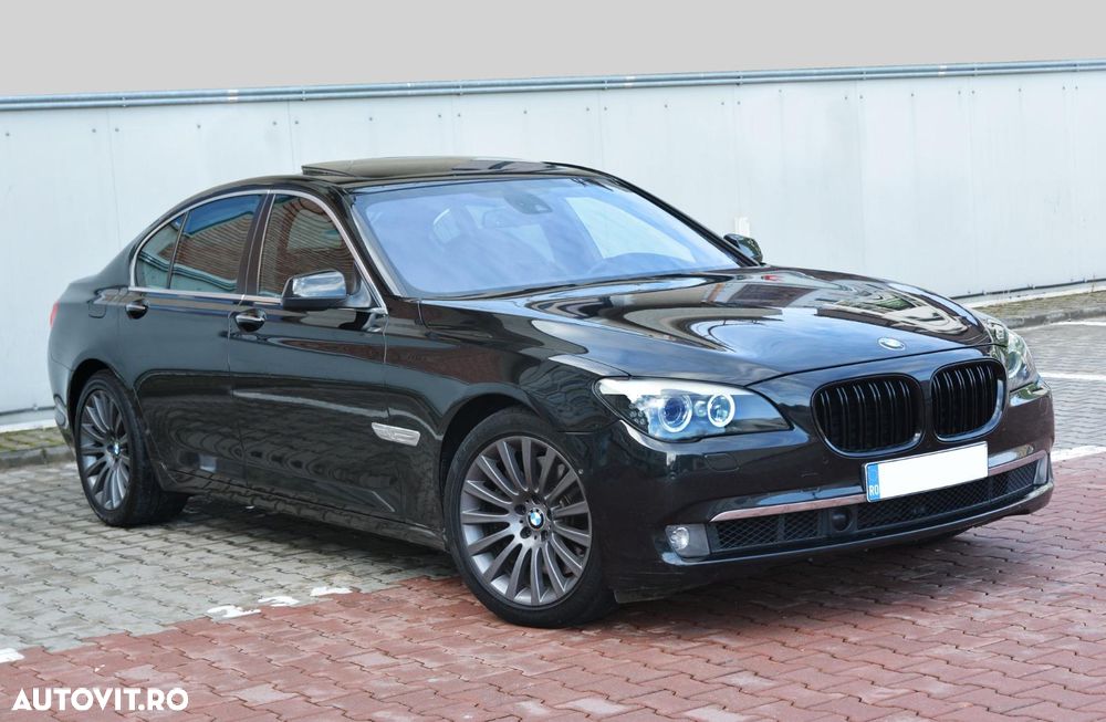 BMW Seria 7 750i - 12