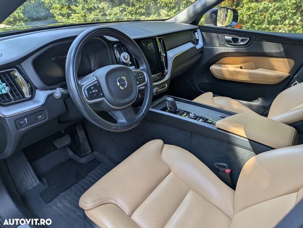 Volvo XC 60 B5 MHEV AT8 AWD Momentum Pro - 4