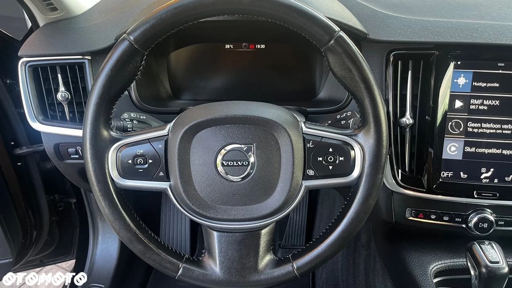 Volvo V90 D4 Momentum - 16