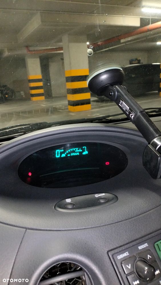Toyota Yaris 1.3 - 9