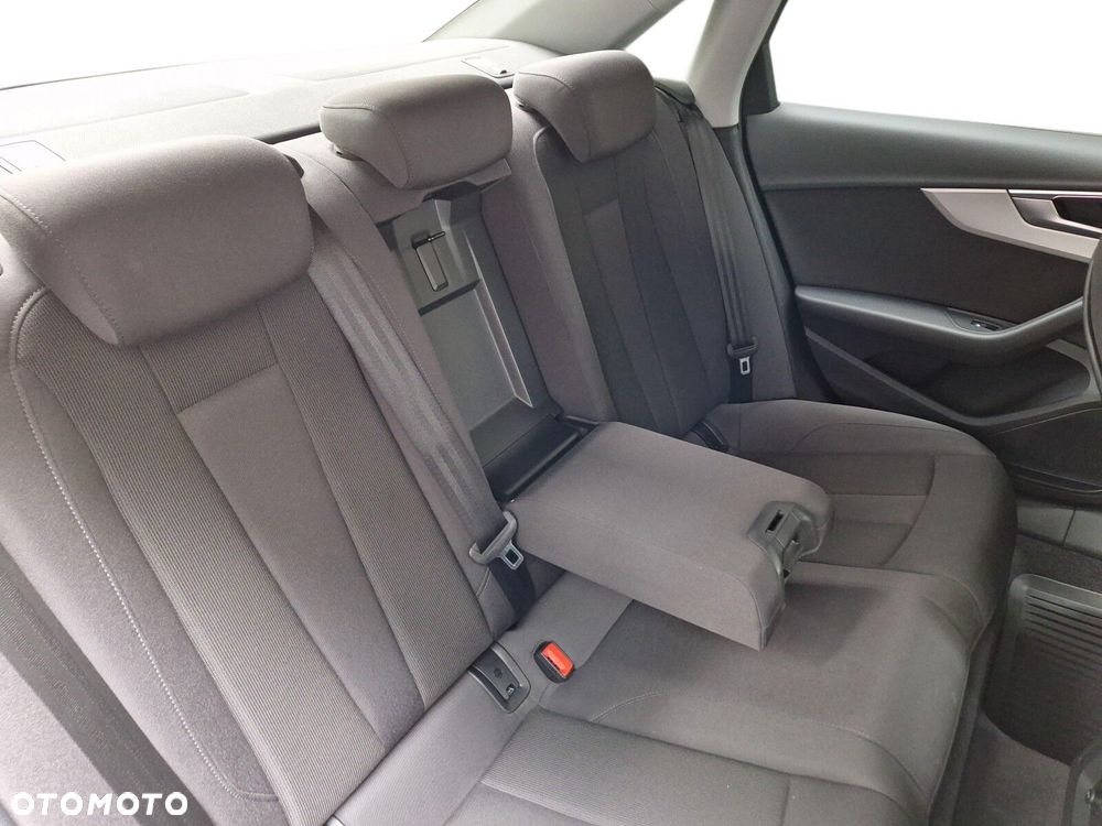 Audi A4 Limousine - 12