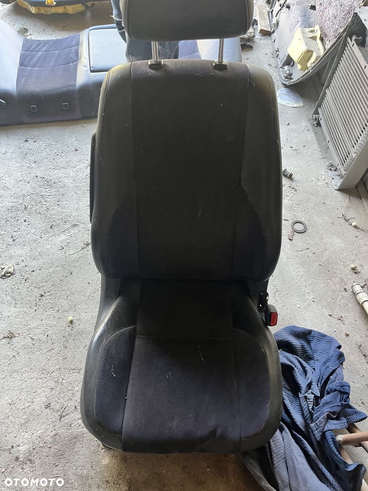 Komplet foteli Lexus IS200 ang 99-05r. - 1