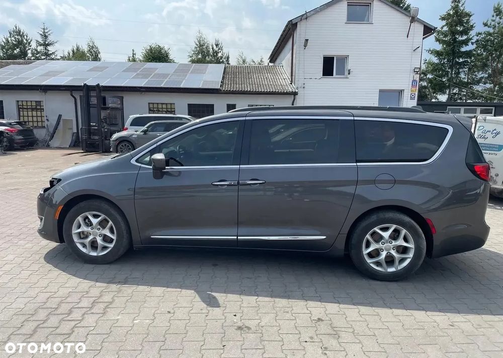 Chrysler Pacifica - 7