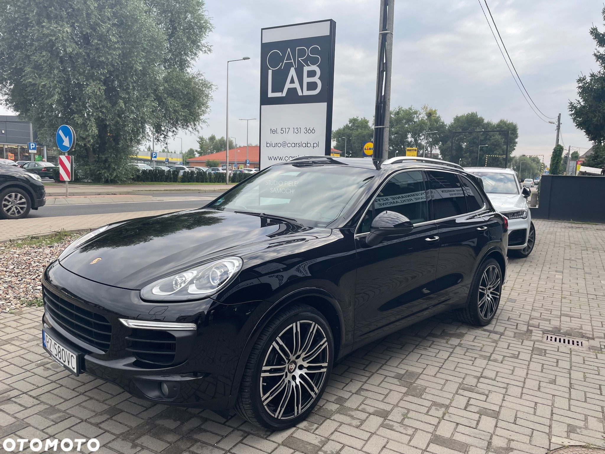 Porsche Cayenne - 1