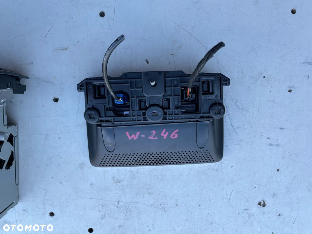 RADIO Z NAWIGACJĄ  WYŚWIETLACZEM MERCEDES W 246 - 2