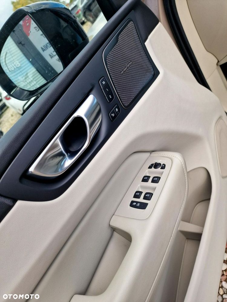 Volvo XC 60 T6 Plug-In Hybrid AWD Ultra Dark - 16