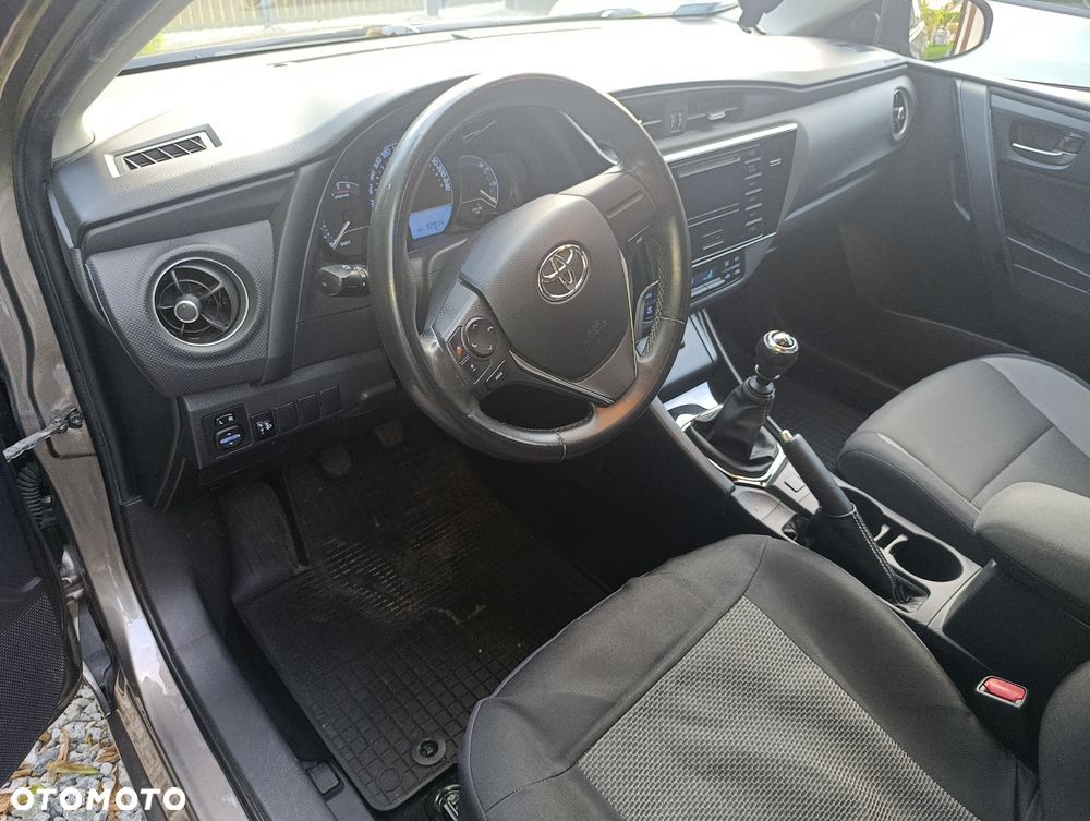 Toyota Auris - 13