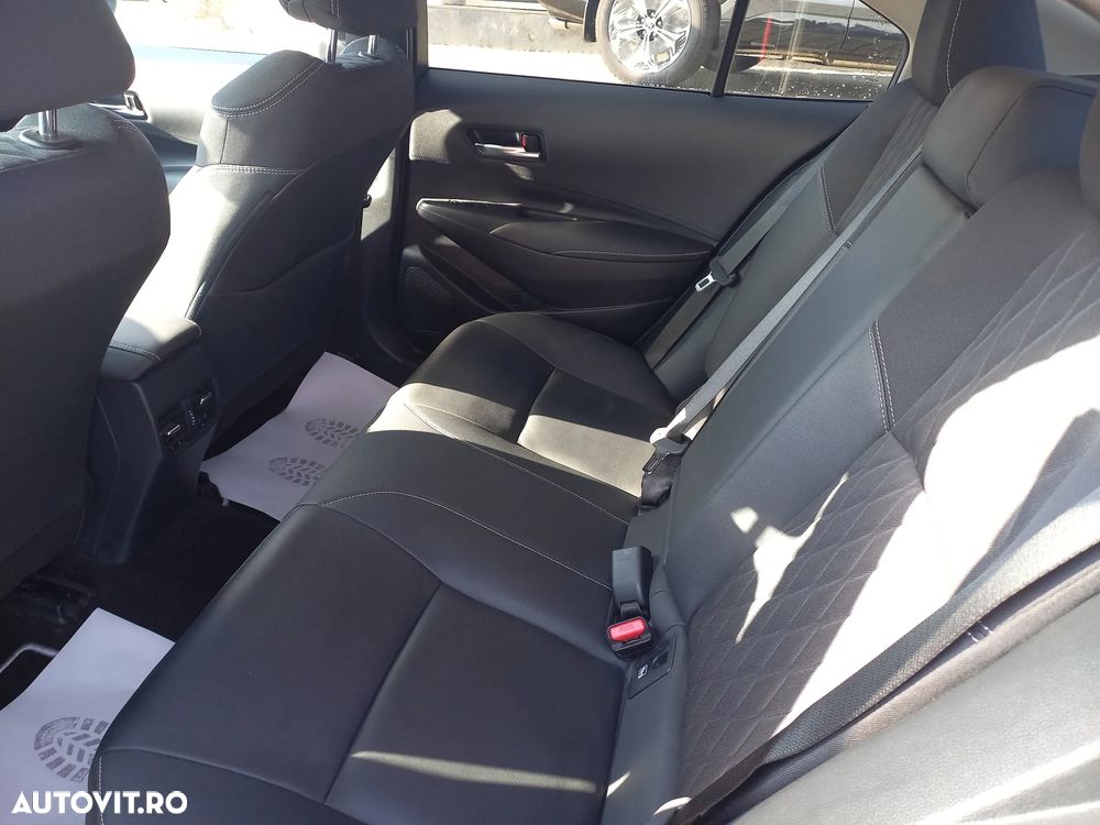 Toyota Corolla Sedan 1.8 HSD Exclusive - 16