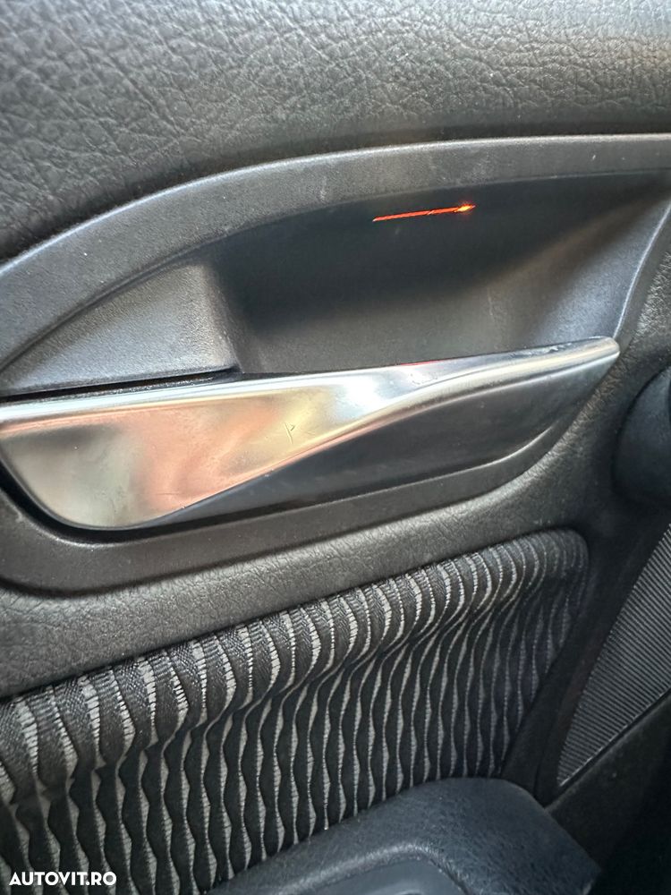 BMW Seria 1 118d Aut. - 29
