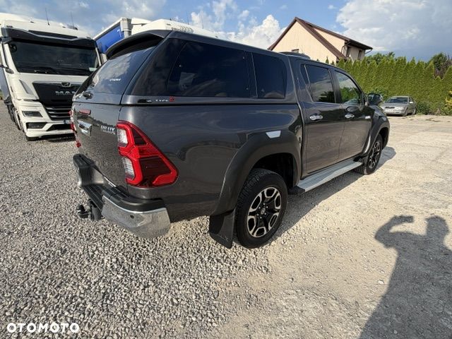 Toyota Hilux 2.8 D-4D Double Cab SR5+ 4x4 - 5