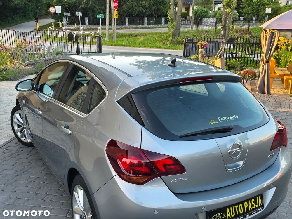 Opel Astra 2.0 CDTI Cosmo - 17