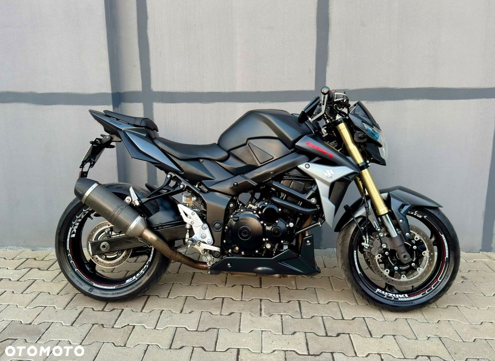 Suzuki GSR - 3