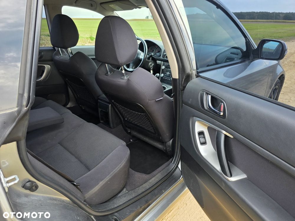 Subaru Legacy - 15
