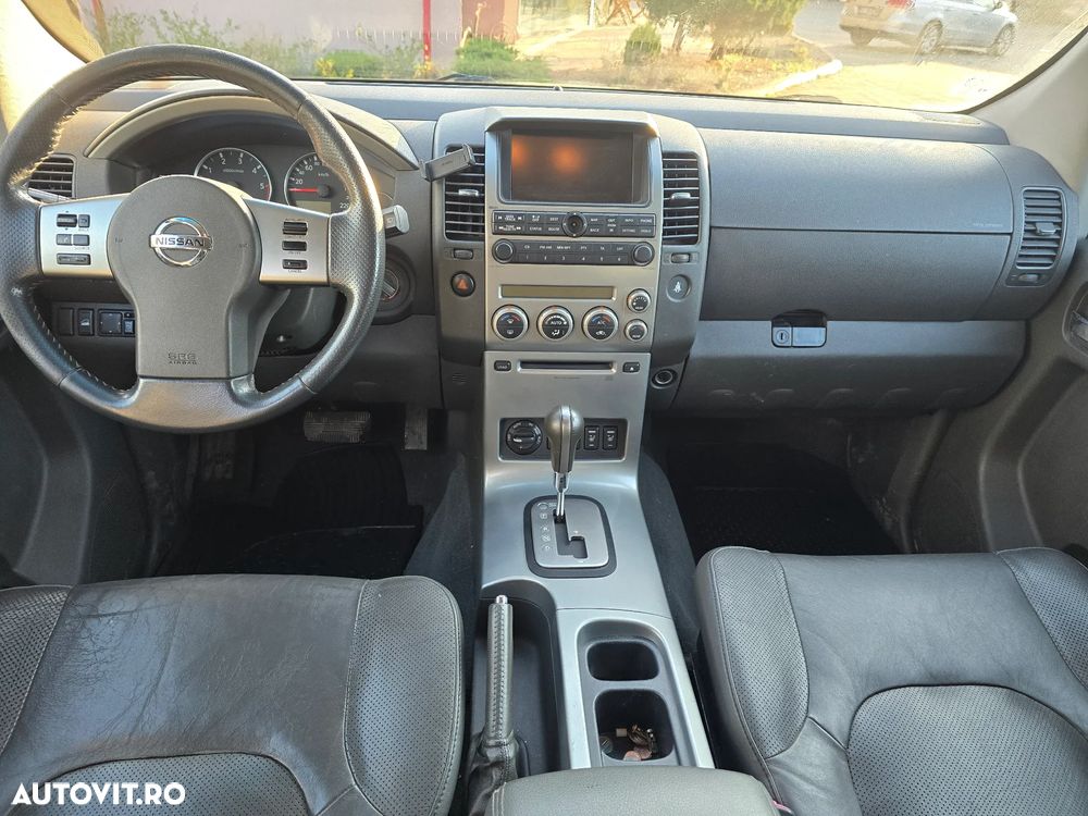 Nissan Pathfinder 2.5 dCi Aut SE - 2