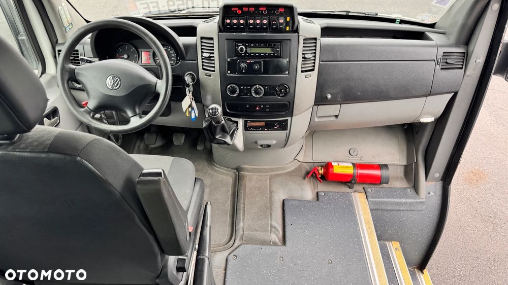 Volkswagen Crafter / 22 miejsca / Klima / Winda / Cena:87000 zł netto - 12