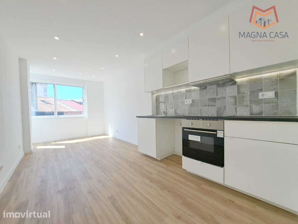 Apartamento T3 com Varanda para venda em Cacém - Sintra - Lisboa - Grande imagem: 3/29