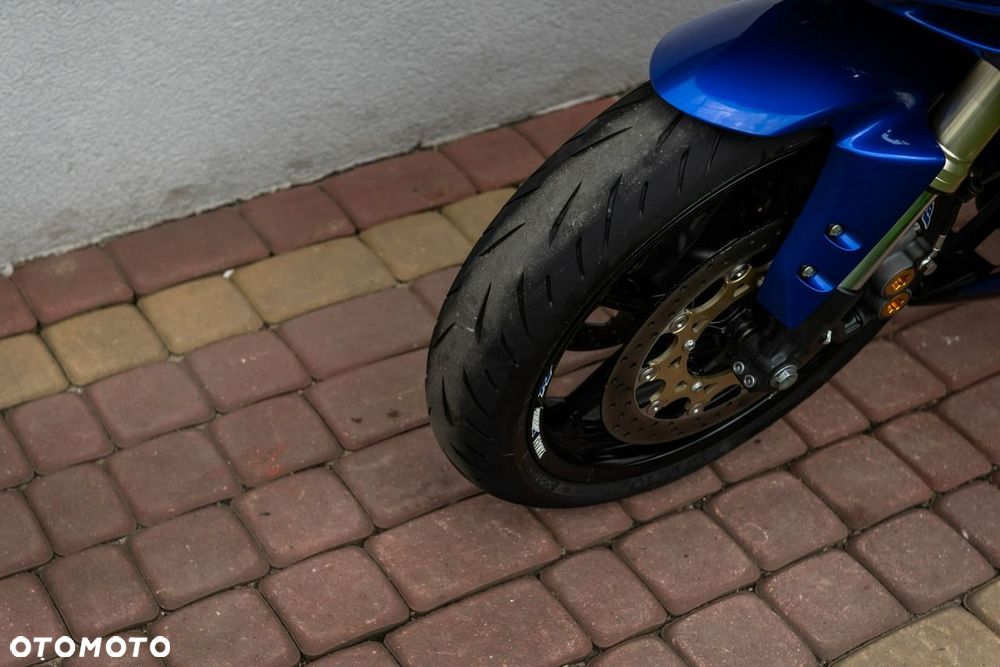 Yamaha R1 - 9