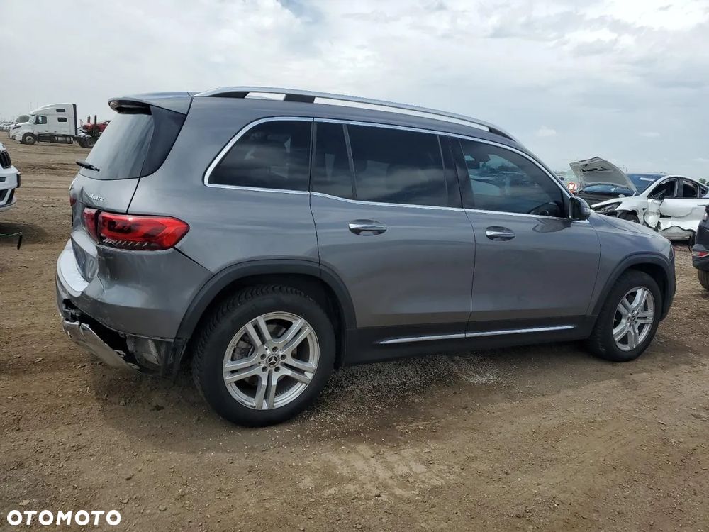 Mercedes-Benz GLB 250 4Matic 8G-DCT - 3