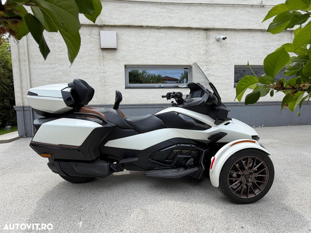 Can-Am Spyder - 1