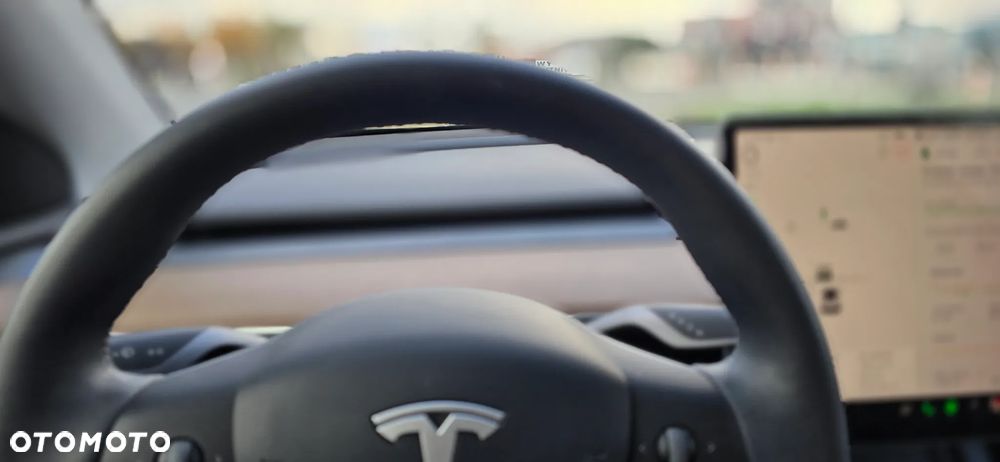 Tesla Model Y - 16