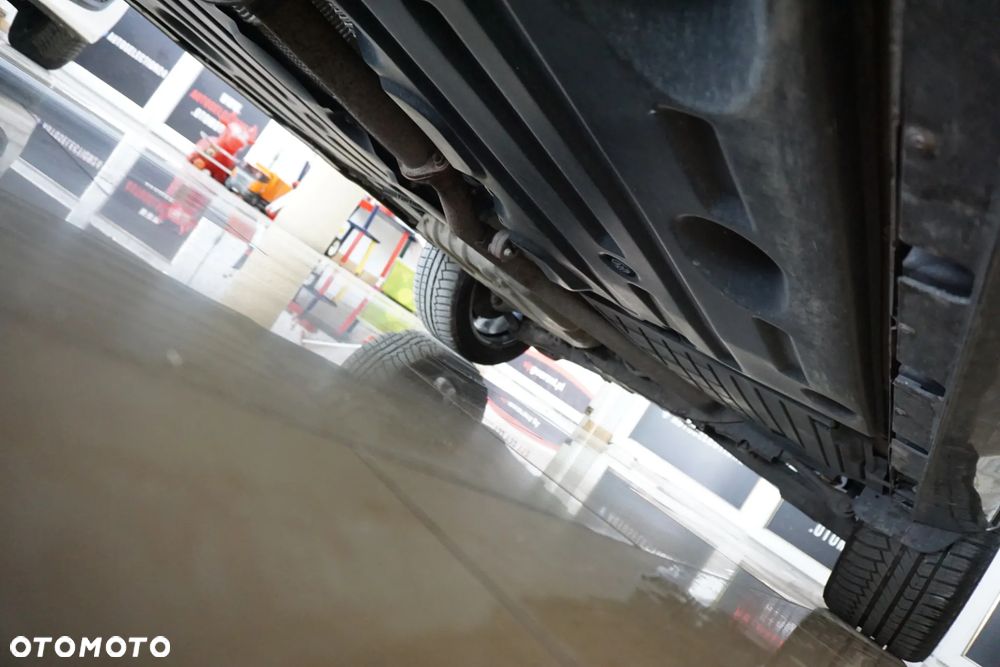 Ford Kuga - 10