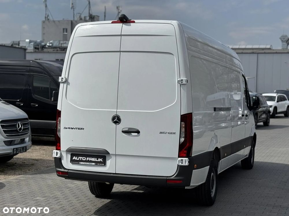 Mercedes-Benz Sprinter - 6