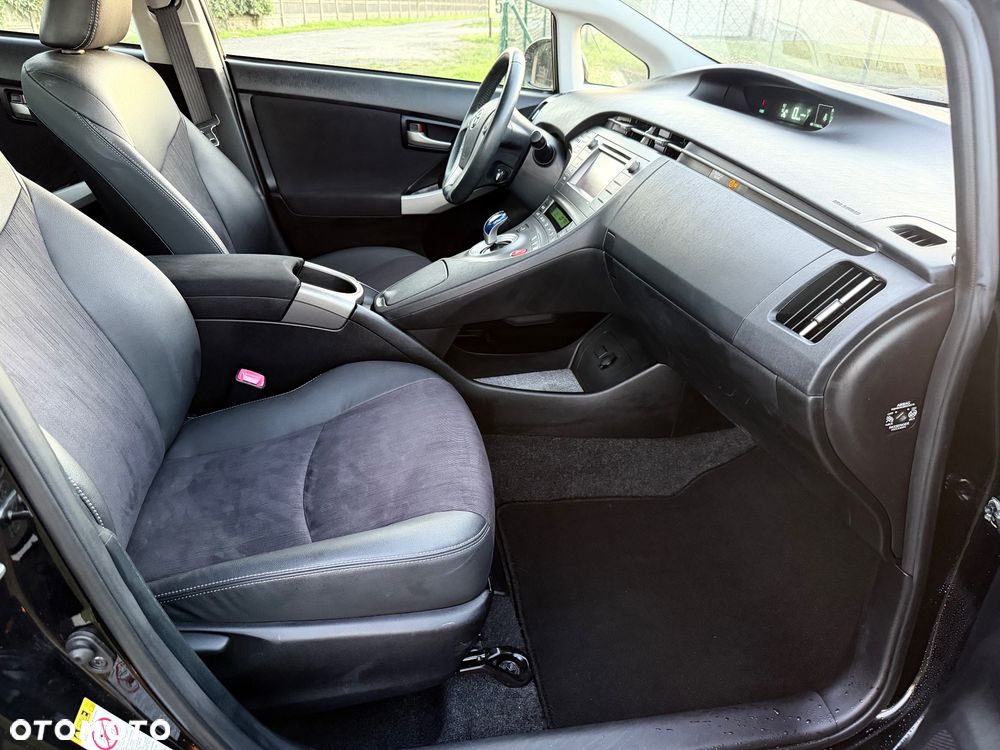 Toyota Prius 1.8 HSD Life - 19
