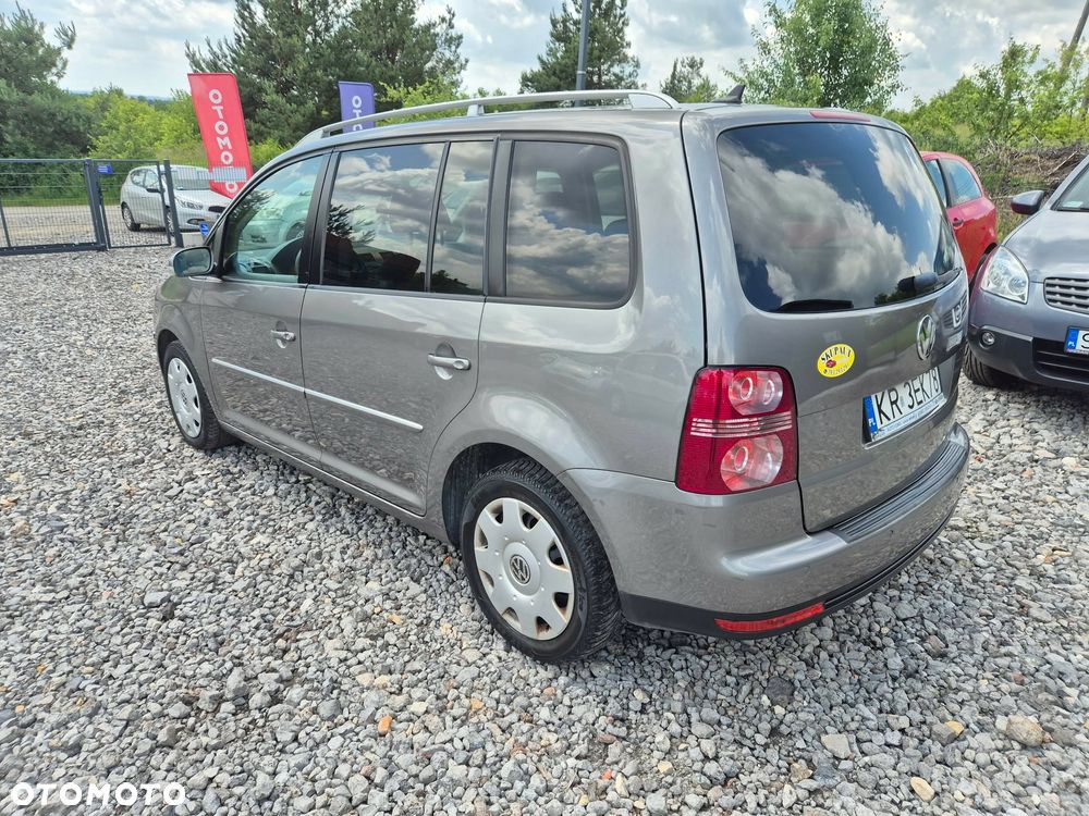 Volkswagen Touran 2.0 TDI DPF Highline DSG - 9