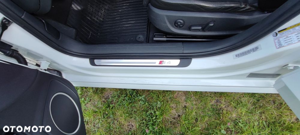 Audi S4 Avant S tronic - 30