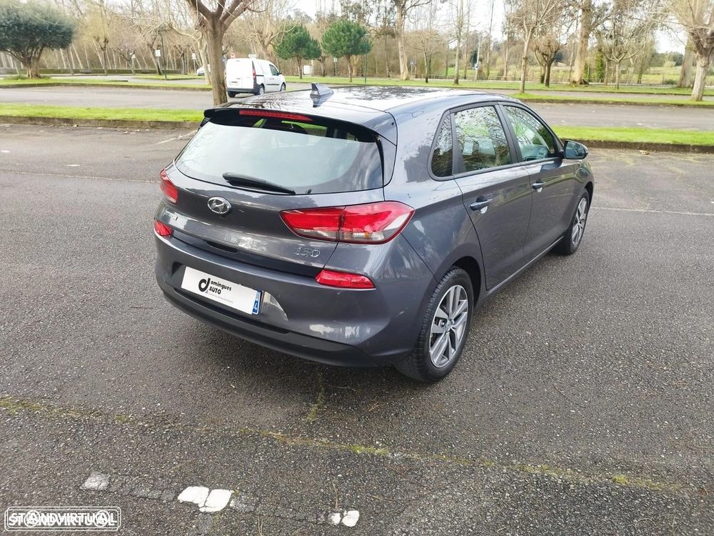 Hyundai i30 1.6 CRDi STyle+Navi 7DCT - 11