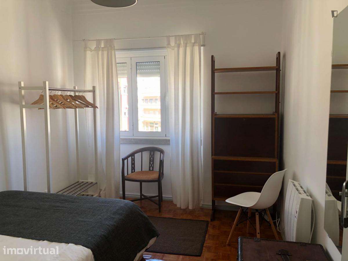 Quarto - localizado em Anjos Lisbon - Grande imagem: 5/43