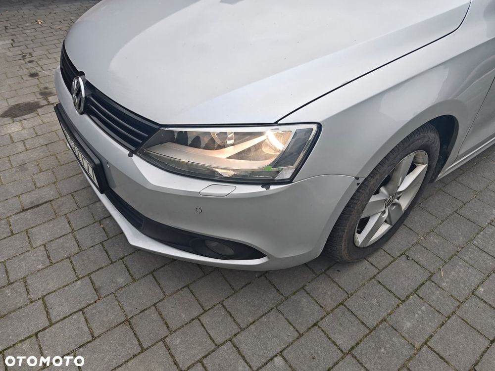 Volkswagen Jetta 1.6 TDI Trendline - 16