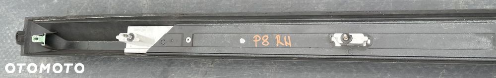 P8 GMC YUKON XL DENALI IV 2015 -  RELINGI LISTWA DACHOWA PRAWA 84314710 - 7