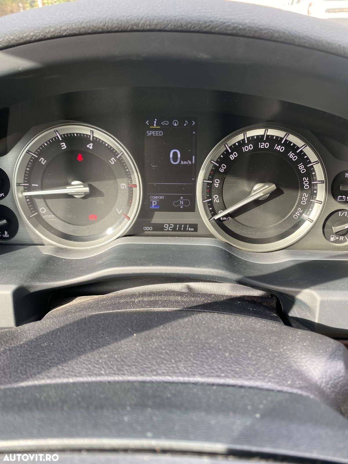 Toyota Land Cruiser - 12