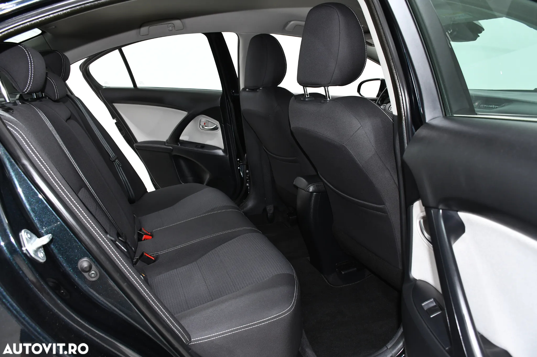 Toyota Avensis 2.0 D-4D Executive - 15