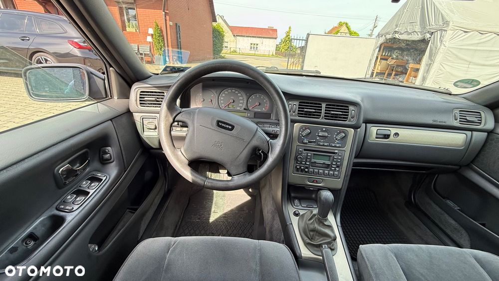 Volvo V70 2.5 - 9