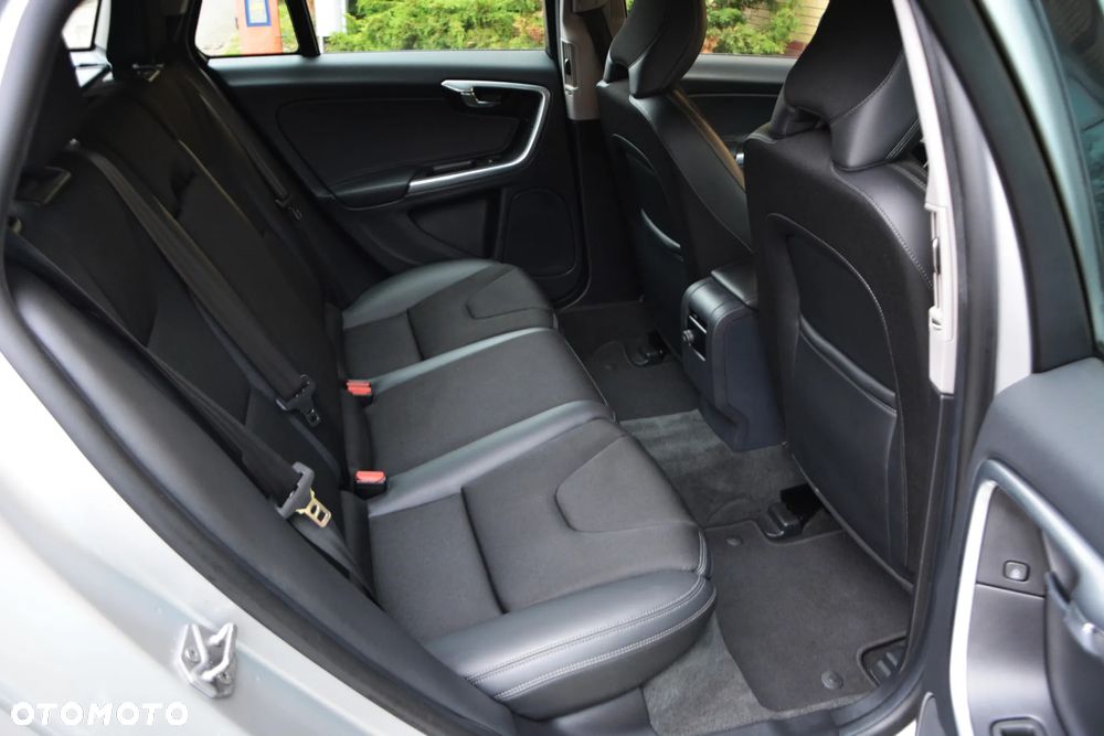 Volvo V60 D4 Geartronic Summum - 36
