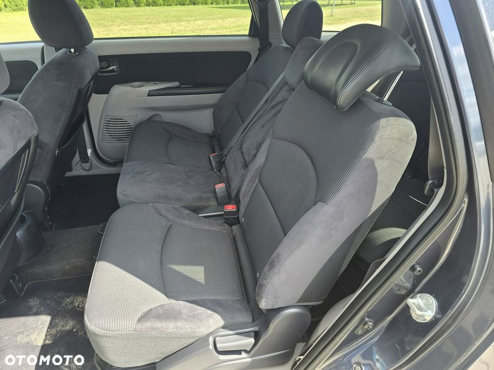 Mitsubishi Grandis - 17