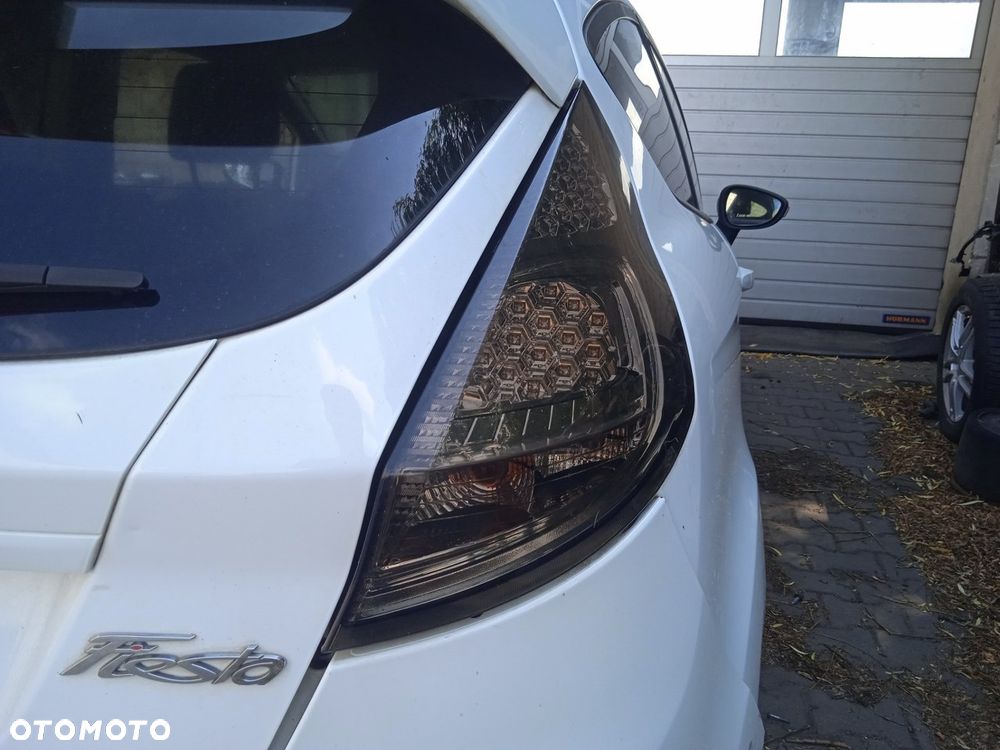 Lampa Lewa Prawa Tylna Przyciemniana Ford Fiesta MK7 - 1