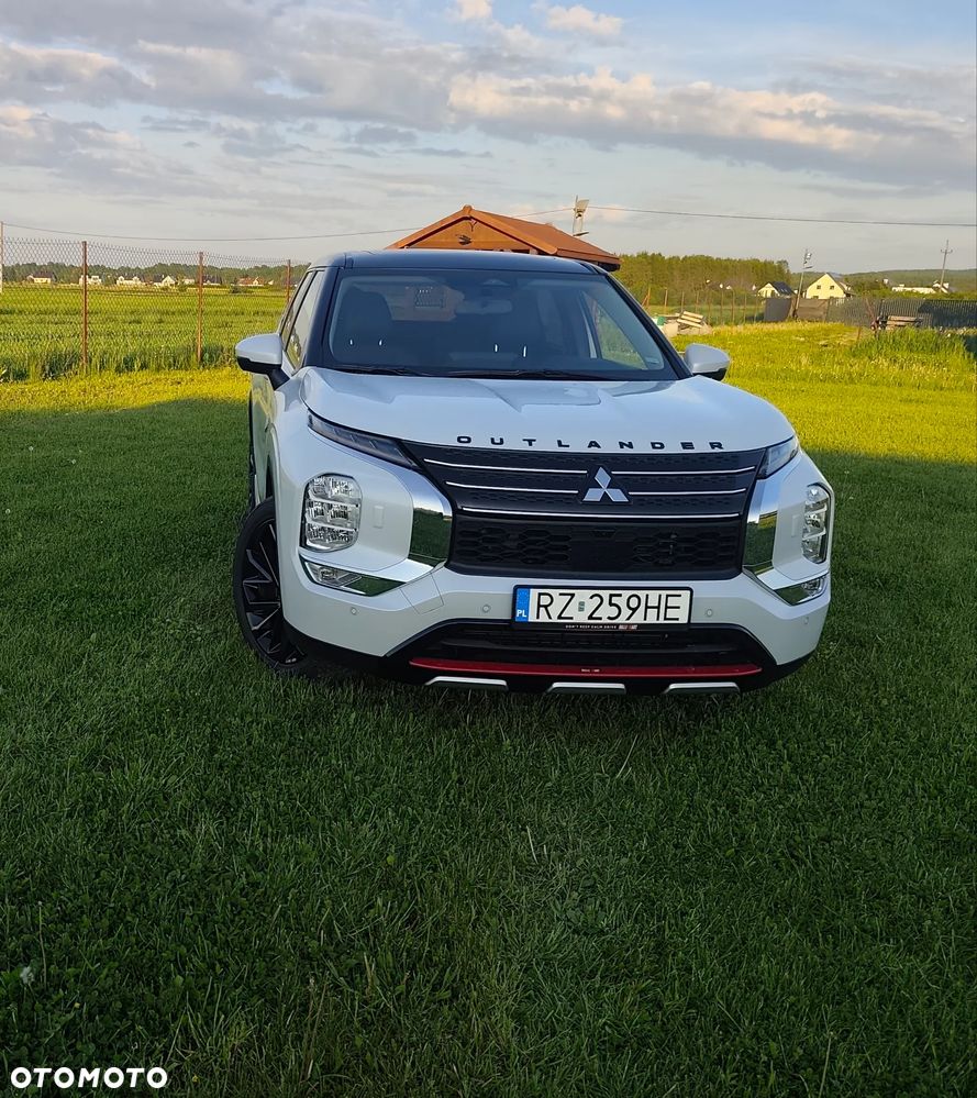 Mitsubishi Outlander - 1
