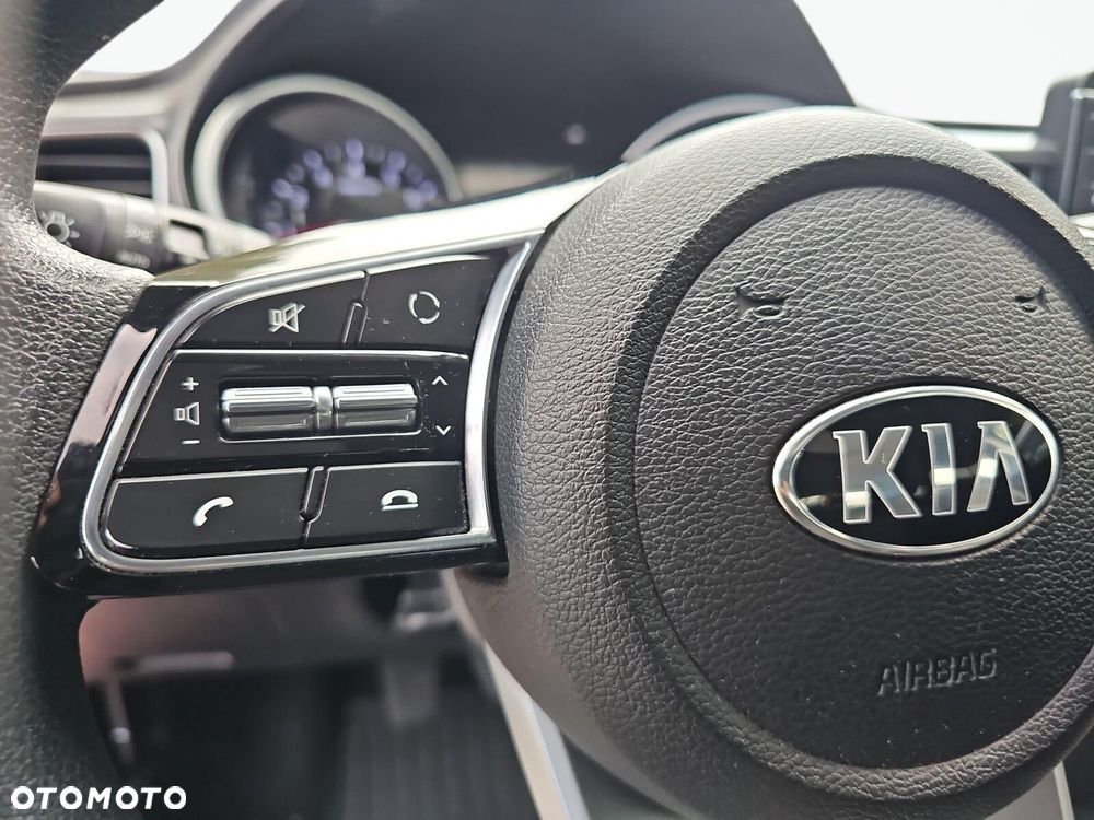Kia Ceed - 11