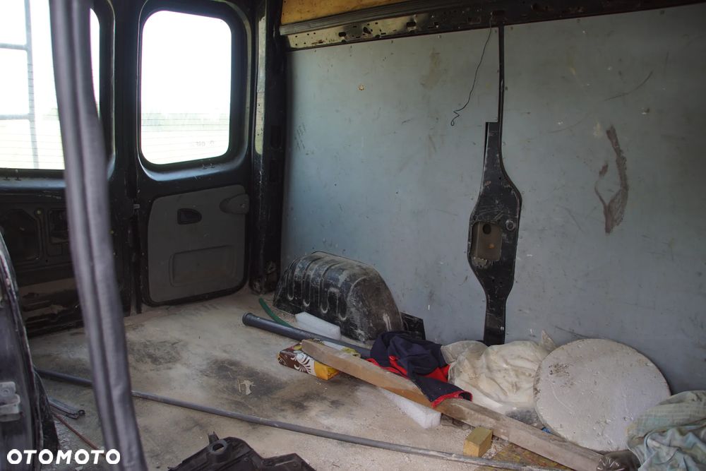 Auto na części - Renault Trafic II 2.5 DCI 135 KM G9U730 PK6377 TED68 2006R Silnik Skrzynia Drzwi Maska Błotnik Zderzak Lampa Lusterko Klamka Szyba Deska Kokpit Sterownik Moduł Czujnik Licznik Panel Kierownica - 16