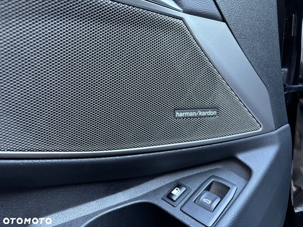 BMW Seria 3 330e xDrive M Sport - 13