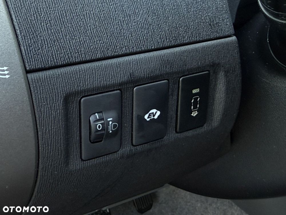 Toyota Prius (Hybrid) Sol - 19