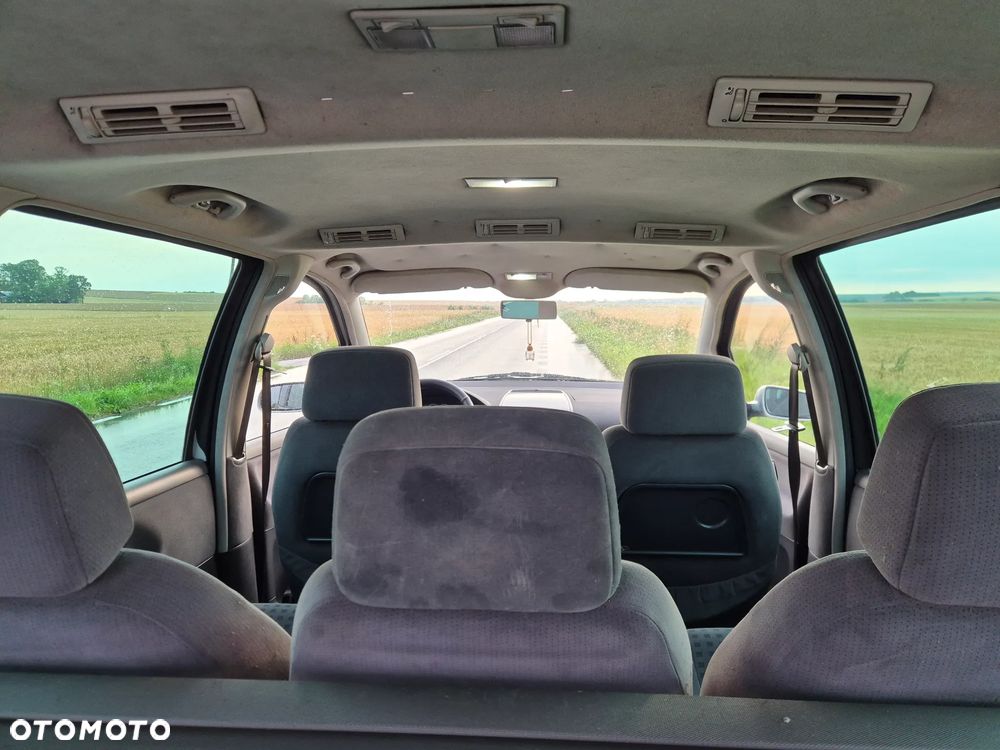 Volkswagen Sharan 1.9 TDI Family - 12