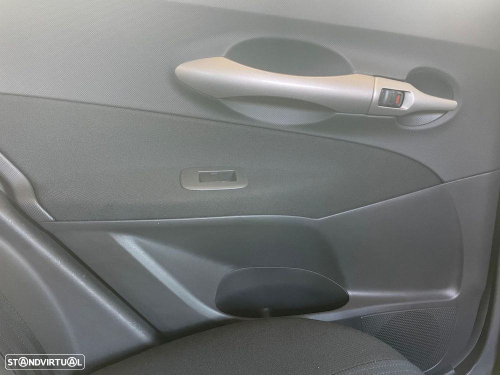 Toyota Auris 2.0 D-4D - 12