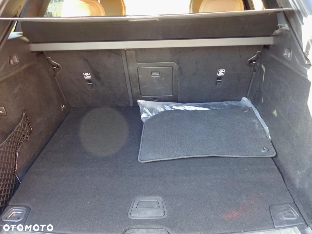 Volvo XC 60 T8 Plug-In Hybrid AWD Ultra Dark - 29