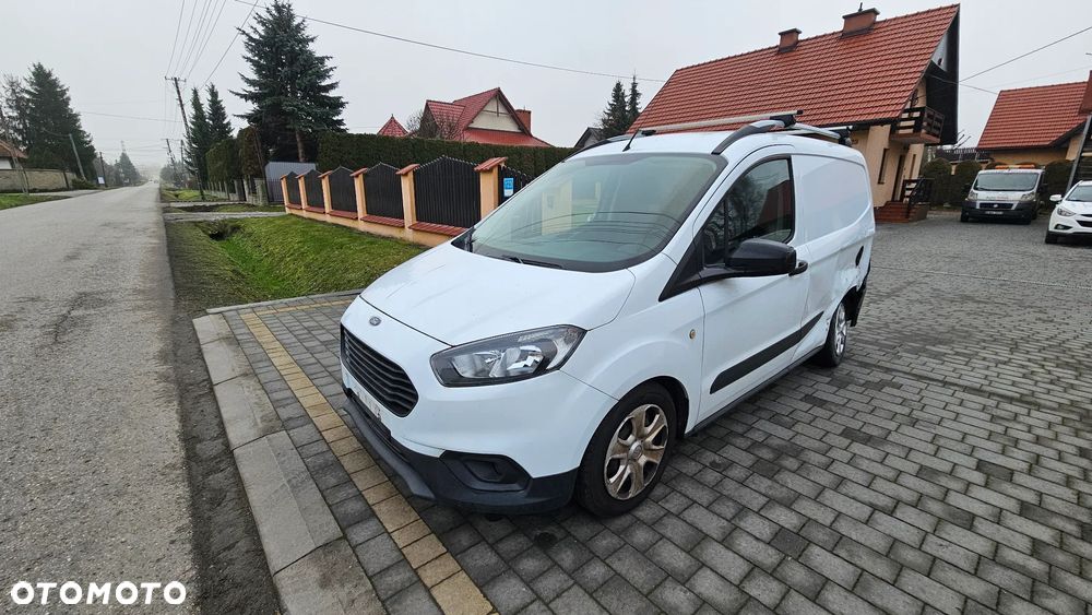 Ford Transit Courier - 38