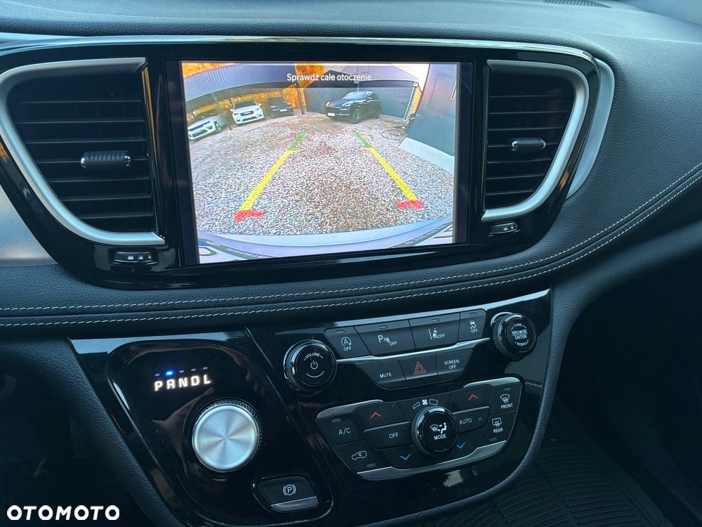 Chrysler Pacifica - 27